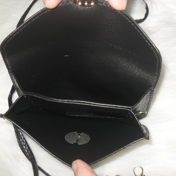 😀 Black Woven Vegan Leather Handbag - Picture 2 of 2